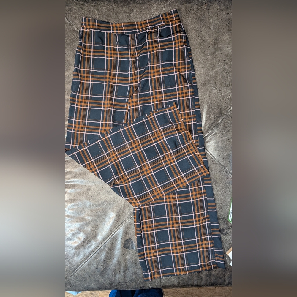 Forever 21 Black and Orange Plaid Men’s Pants